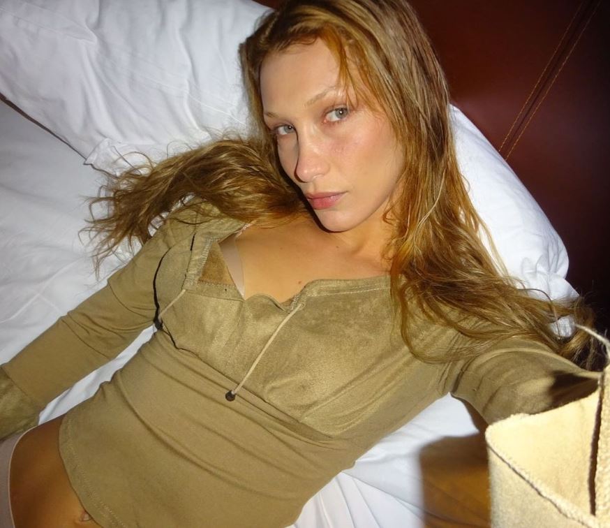 Bella Hadid cambia look e sceglie il biondo