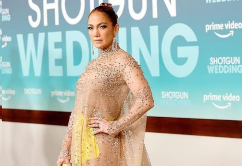 Jennifer Lopez indossa Valentino Haute Couture