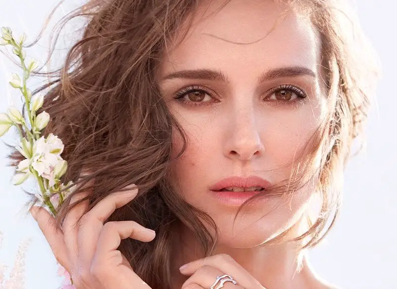 Natalie Portman volto della campagna 2023 di Miss Dior Blooming Bouquet