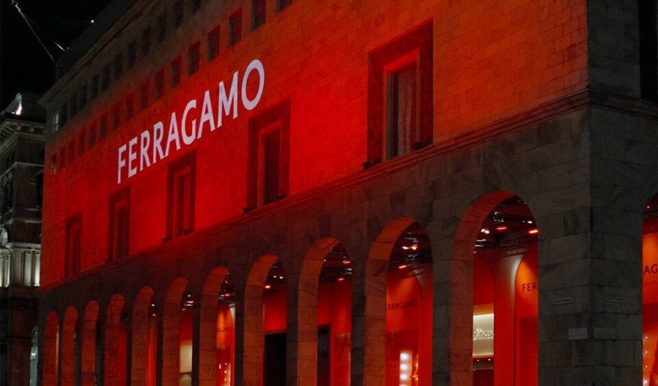 Ferragamo celebra la FW23 griffando la Rinascente di Milano