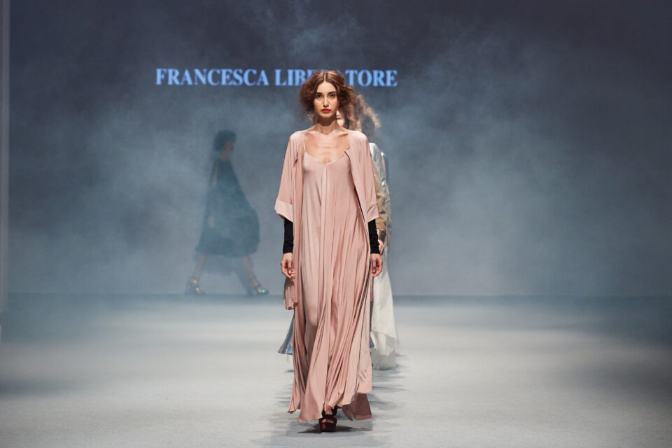 Francesca Liberatore sfila alla Dubai Fashion Week con la FW23