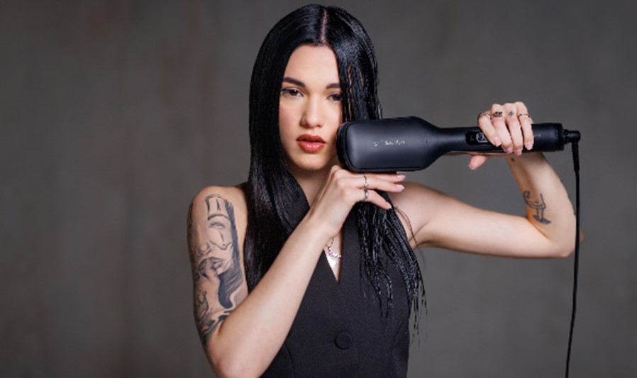 Ghd, Maria Esposito di Mare Fuori volto della piastra Duet Style