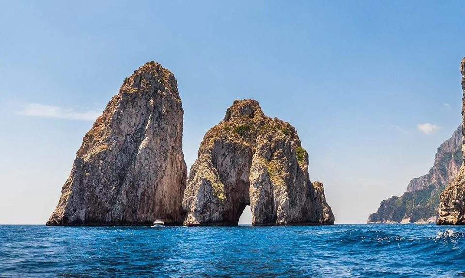 Capritude, il nuovo magazine di Chantecler dedicato a Capri