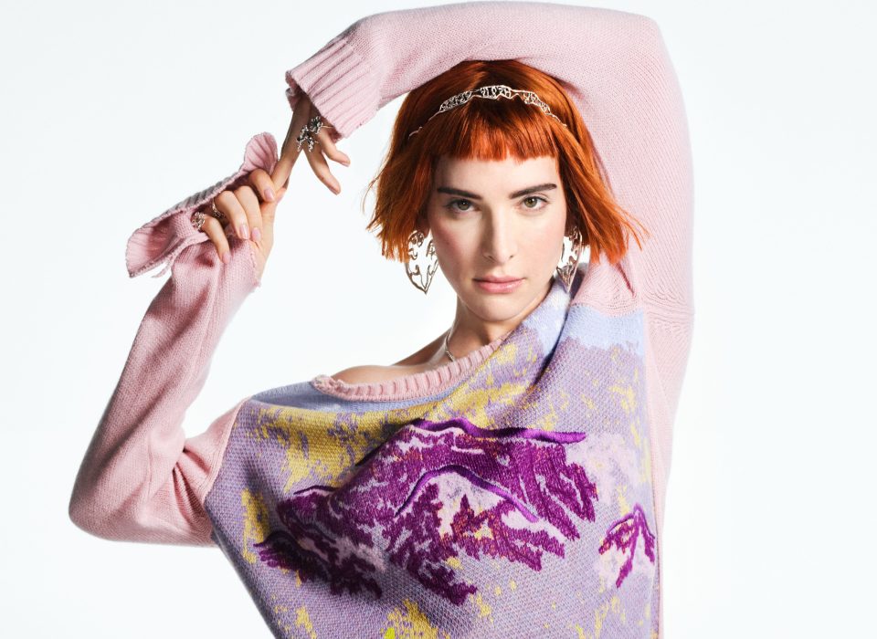 Hari Nef volto della campagna Desigual FW23-24