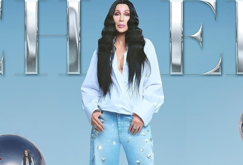 Cher in Vivetta sulla cover del nuovo album "Cher Christmas"