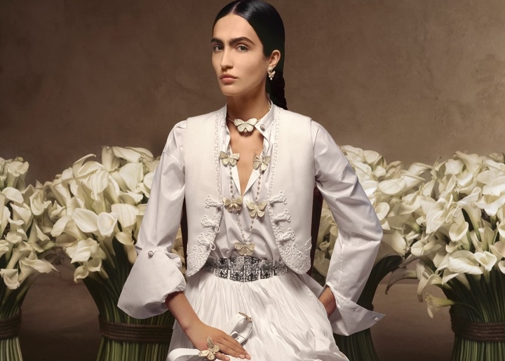 Dior Cruise 2024, la campagna è un omaggio a Frida Kahlo