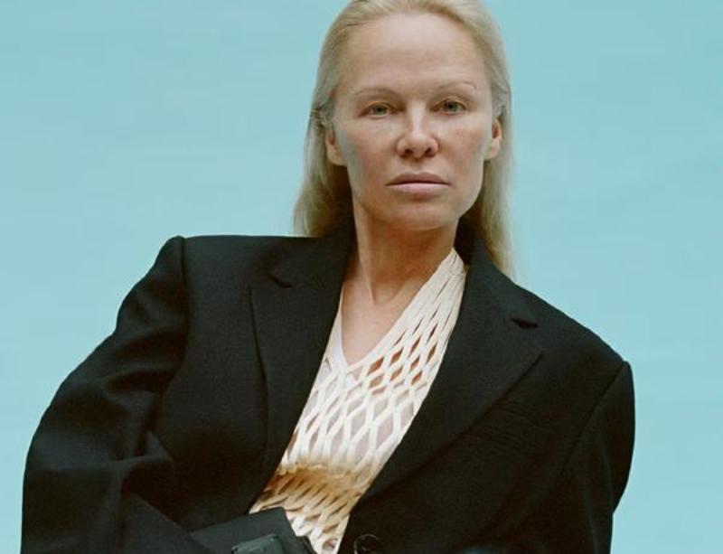 Proenza Schouler, Pamela Anderson volto ribelle della campagna SS24
