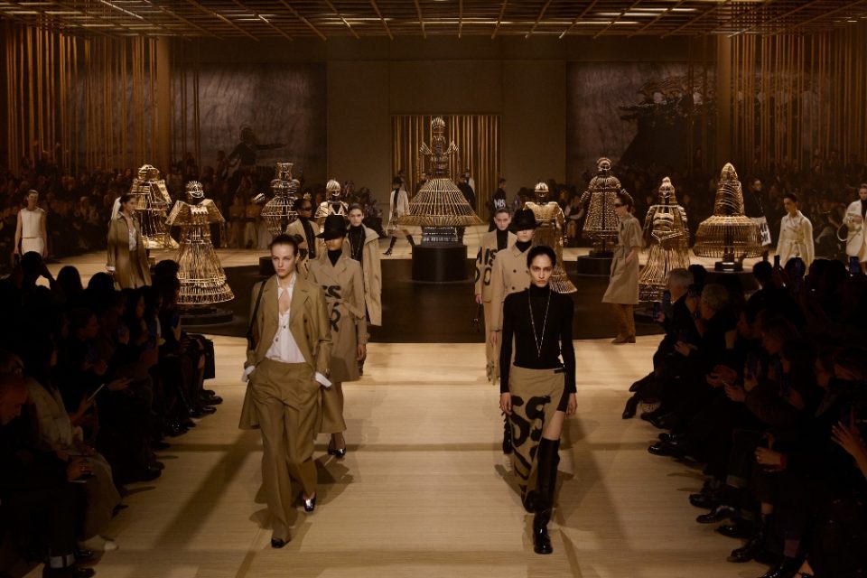 Dior, la sfilata FW24 omaggio allo storico direttore creativo Marc Bohan