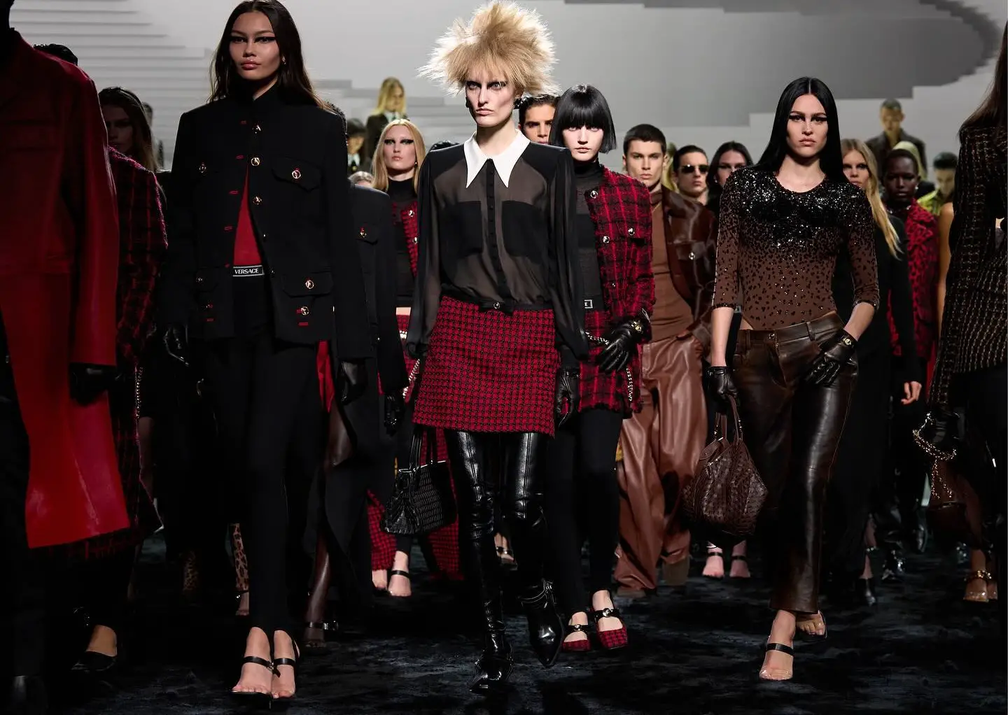 Versace il brand di alta moda più popolare a febbraio 2024