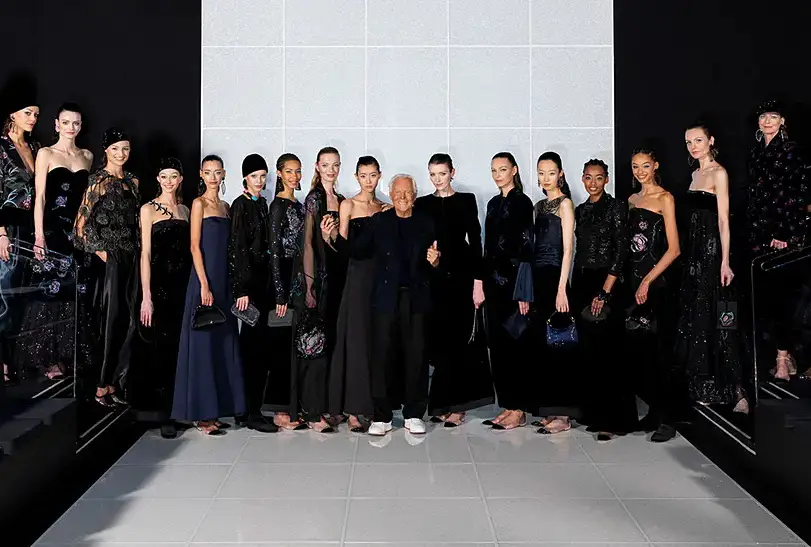 Giorgio Armani FW24, la grazia dei fiori d'inverno