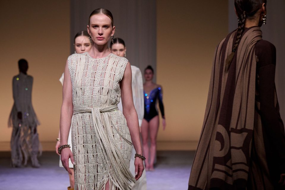 Laura Biagiotti, la sfilata FW24 celebra le icone della maison