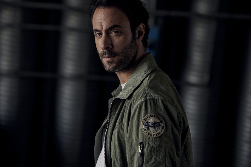 Aeronautica Militare, la campagna SS24 con Alessio Vassallo