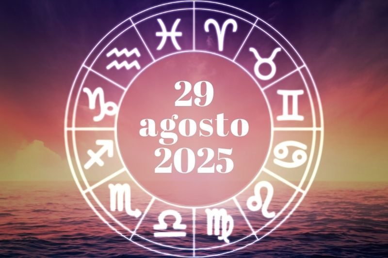 Immagine per l'oroscopo del 29 agosto 2025, con il cerchio dei 12 segni zodiacali che fluttua su un mare calmo al tramonto
