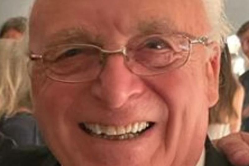 Ritratto in primo piano dell'imprenditore Roberto Sarti, fondatore del Lanificio Faliero Sarti.