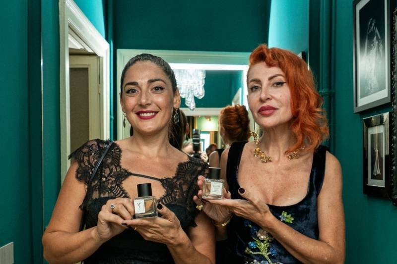 Elisabetta Delogu e Lucia Dessy con la fragranza Lilith, presentata come prima essenza couture