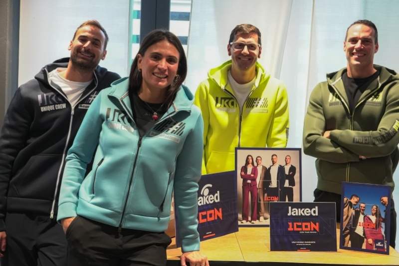 Gli ambassador del Team ICON 2025 di Jaked durante la presentazione ufficiale del nuovo percorso del brand sportswear