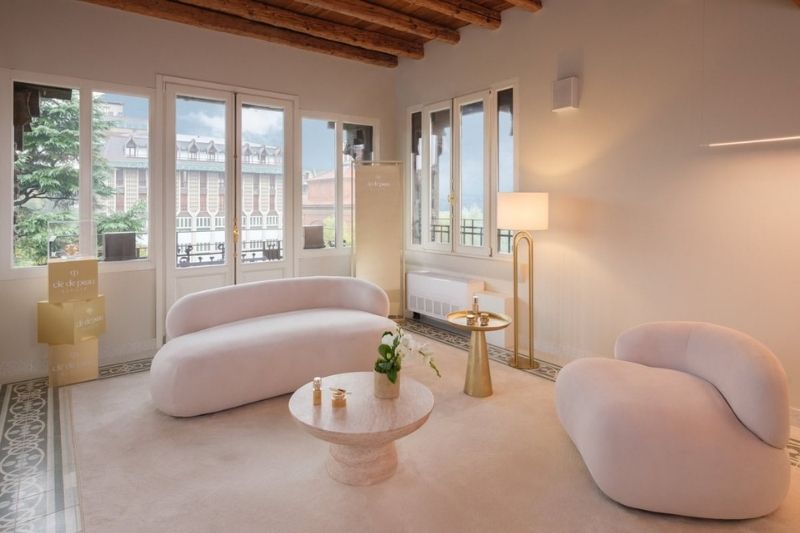 Interni eleganti della prima Spa Clé de Peau Beauté d’Europa presso la Columbus Clinic Center di Milano