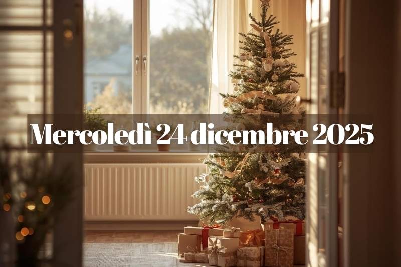 24 dicembre, mattina della vigilia di Natale con luce naturale, albero decorato e regali vicino alla finestra