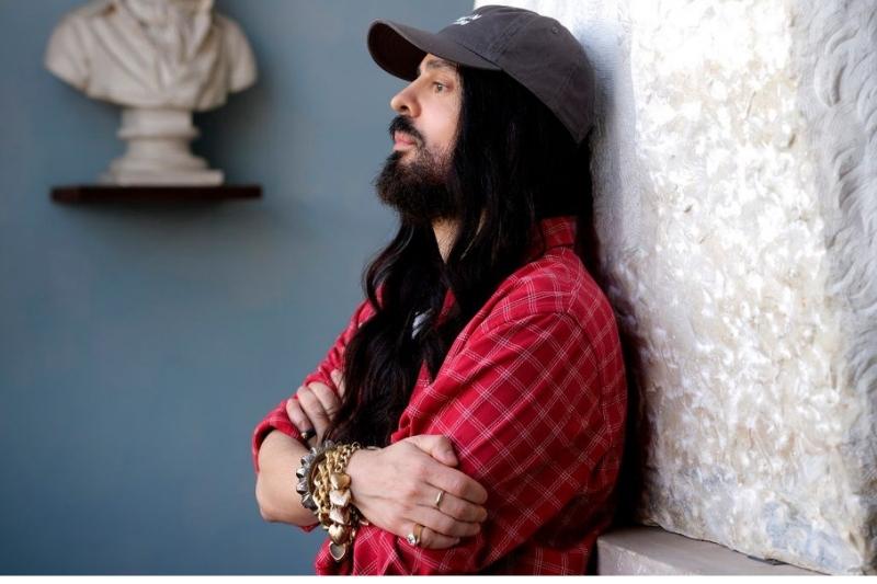 Alessandro Michele direttore creativo di Valentino ritratto a Roma dove si terrà la sfilata FW26/27