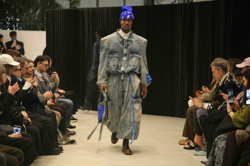 Look Victor-Hart FW26 Anatomy of Void con denim strutturale e workwear concettuale