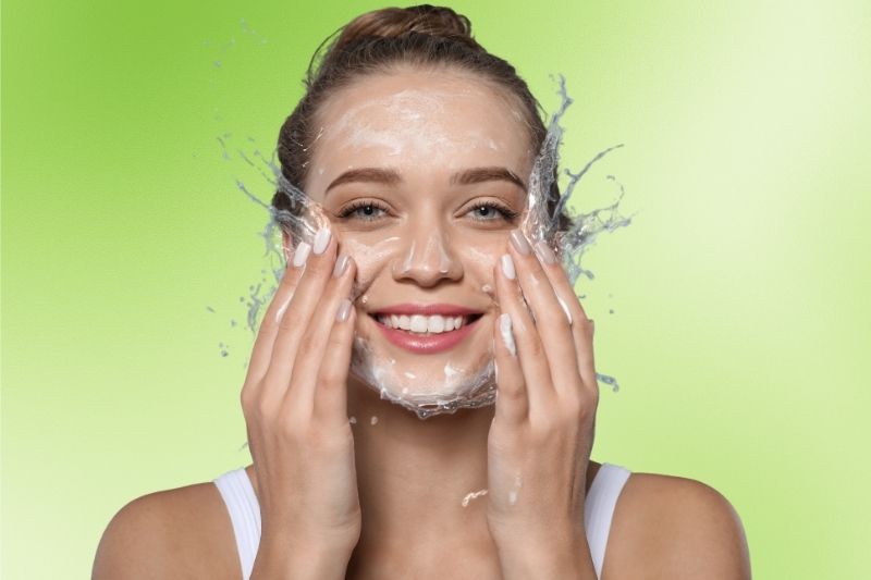 skincare routine primavera estate detersione viso pelle luminosa e fresca