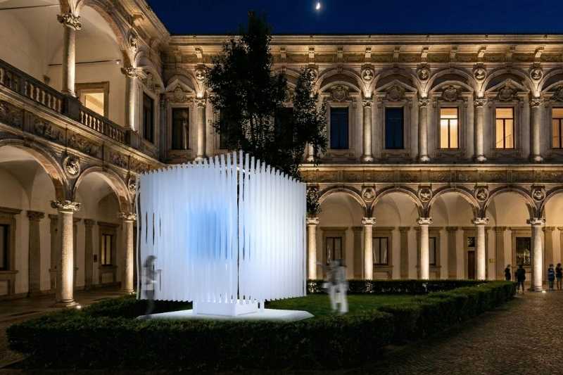 installazione Uniqlo AIRism Milano Design Week 2026 Università degli Studi di Milano cortile interno