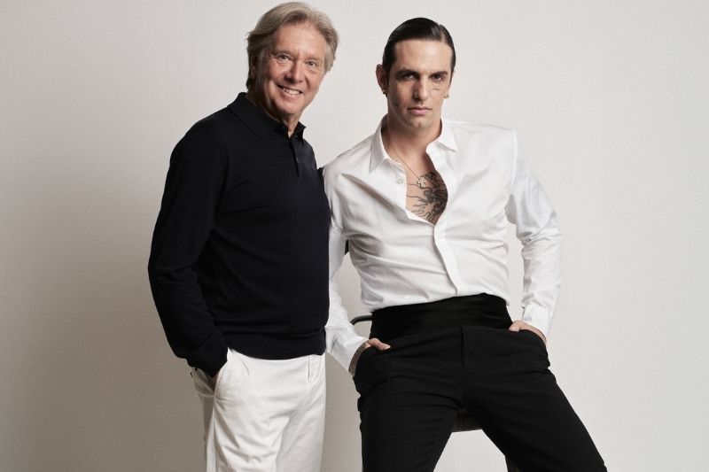 Achille Lauro insieme al CEO Mauro Grange per l’annuncio della nuova direzione creativa di Dondup