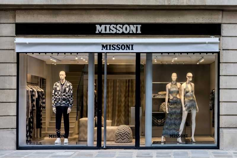 Facciata della nuova boutique Missoni a Parigi in Rue du Faubourg Saint-Honoré