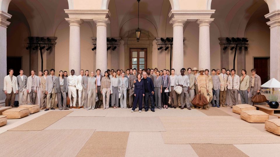 Giorgio Armani Uomo Primavera Estate 2027 e Cruise 2027, finale della sfilata con Giorgio Armani, Silvana Armani, modelli e modelle nel cortile di Palazzo Orsini durante Milano Fashion Week Men's