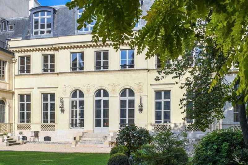 L'Hôtel de Bourrienne a Parigi, storica dimora scelta da New Balance per la sua hospitality residence durante la Paris Fashion Week