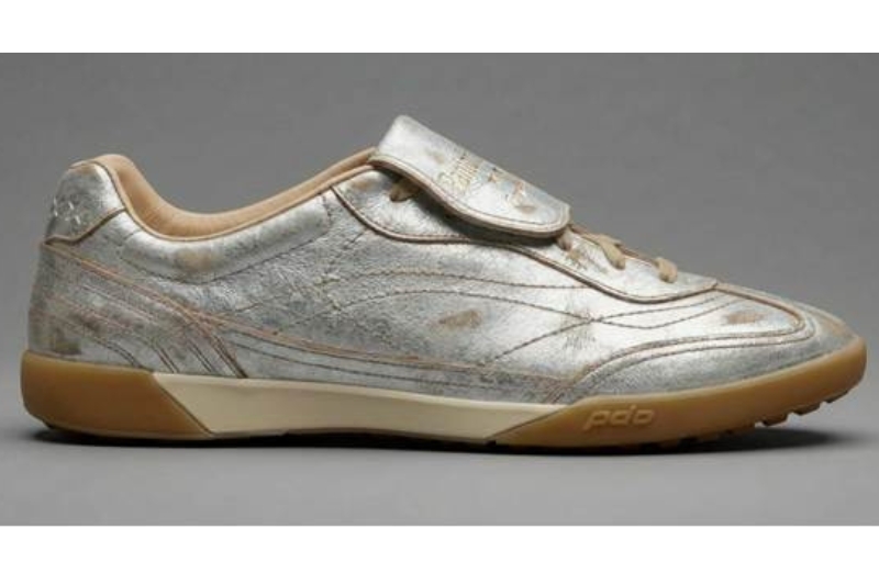 Sneaker Pantofola d'Oro SS27 in pelle laminata argento presentata a Pitti Uomo 110