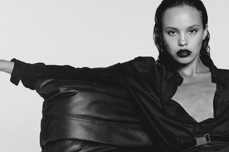 Alisha Boe nuova Global Ambassador di YSL Beauty per Black Opium Pink Glaze
