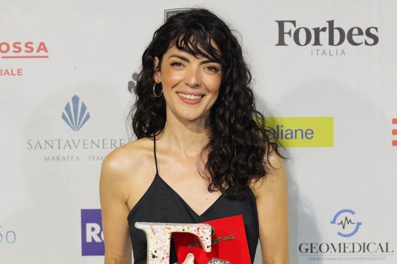 Beatriz Arjona premiata a Marateale 2026 durante l'incontro dedicato al successo del film Buen Camino