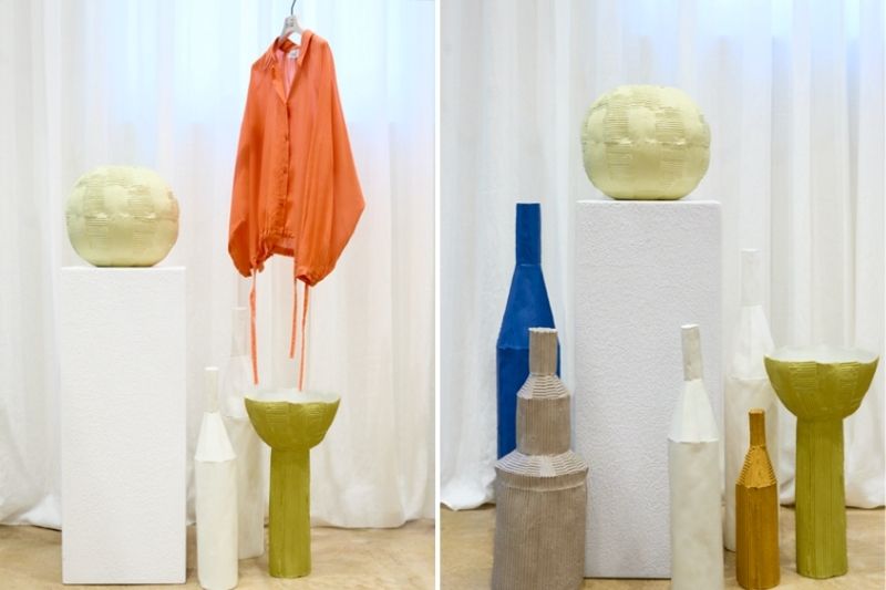 Allestimento del nuovo showroom Niù in Via Tortona 31 a Milano con capi della collezione e opere in ceramica di Paola Paronetto