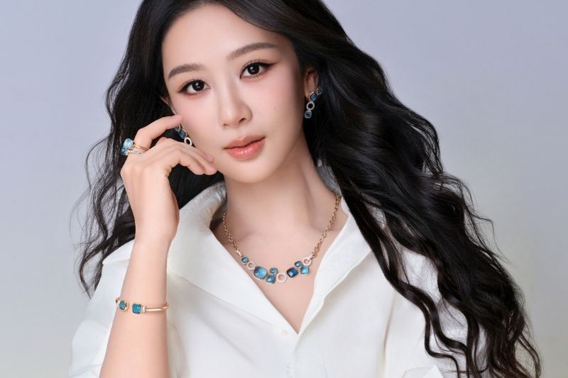 Yang Zi indossa i gioielli della collezione Nudo nella sua prima campagna come global ambassador di Pomellato