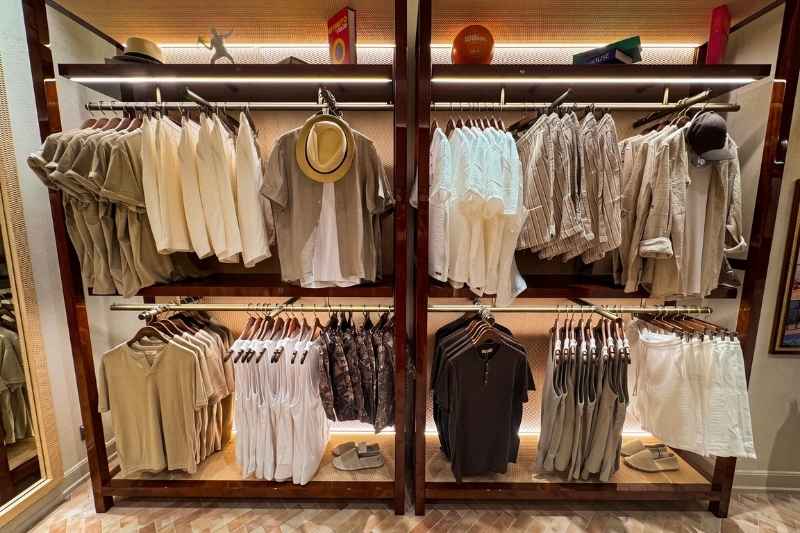 Interni del nuovo store Alcott inaugurato a Taormina con le collezioni uomo e donna