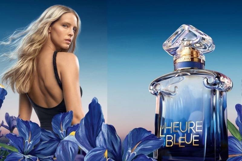 Nuovo profumo Guerlain L’Heure Bleue 2026 con flacone blu e iris