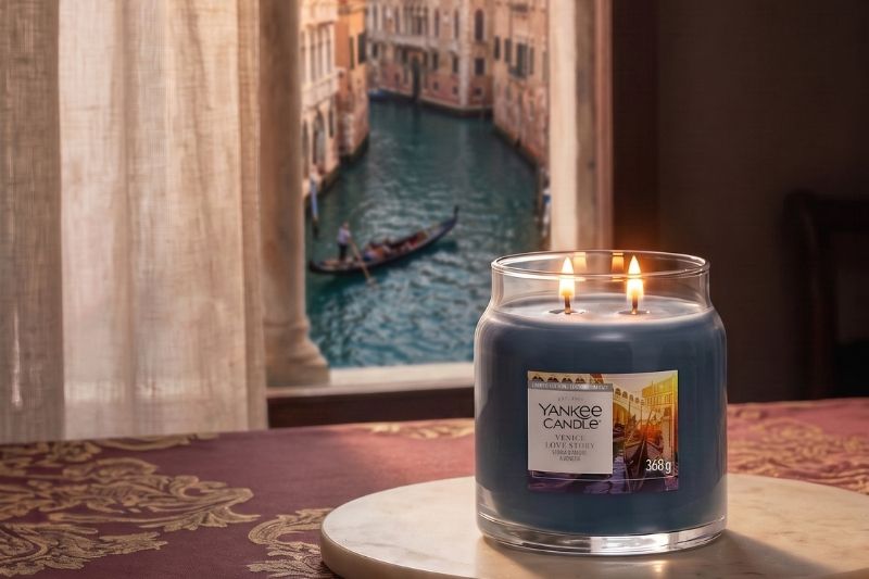 Candela Yankee Candle Venice Love Story con vista sui canali di Venezia