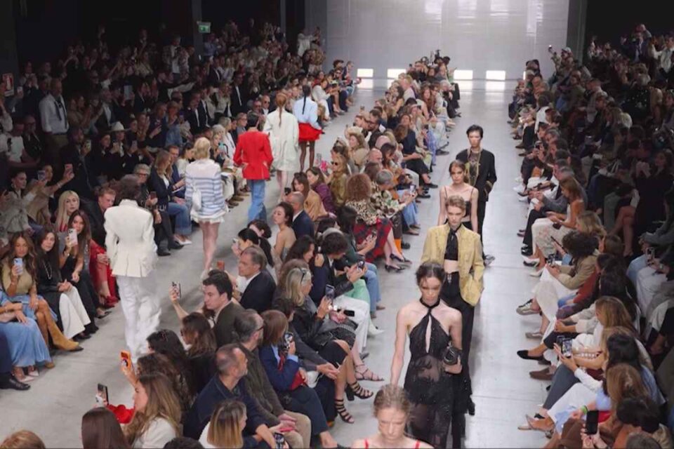 Ermanno Scervino SS27, finale della sfilata alla Milano Fashion Week