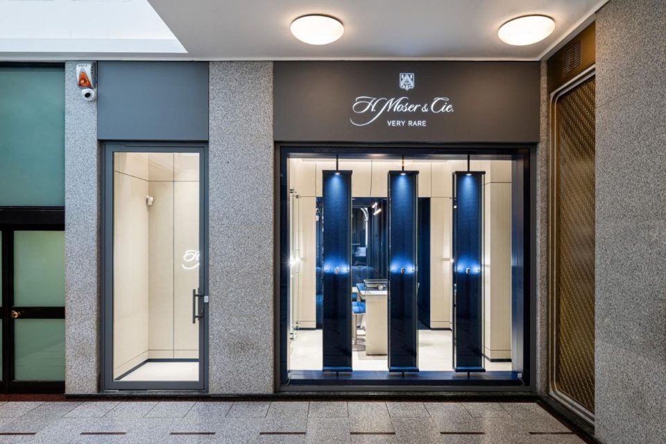 Boutique H. Moser & Cie. con Rocca in Via Montenapoleone a Milano