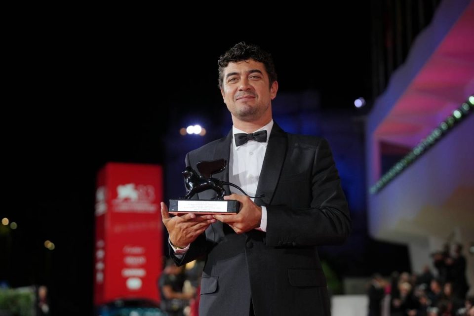 Venezia 83, Riccardo Scamarcio premiato come miglior attore nella sezione Orizzonti